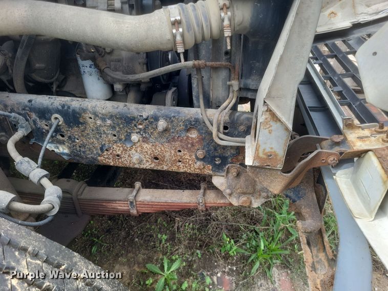 image for item DQ3664 1999 Ford F800 flatbed truck