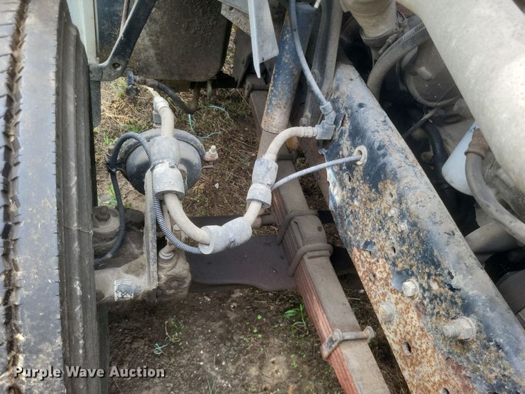 image for item DQ3664 1999 Ford F800 flatbed truck