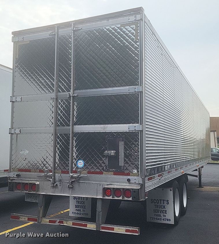 image for item DQ3667 2005 Utility  3000R refrigerated van trailer