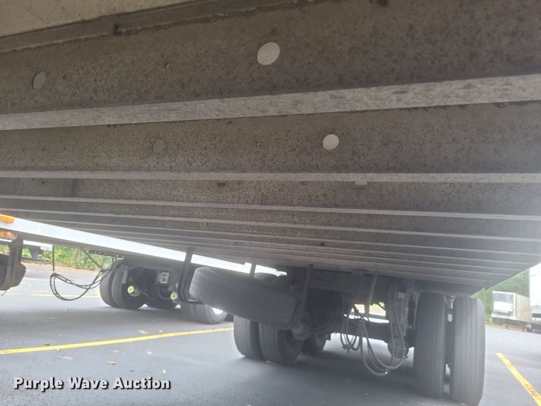 image for item DQ3667 2005 Utility  3000R refrigerated van trailer