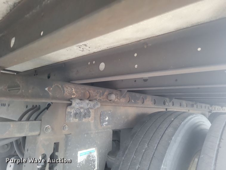 image for item DQ3667 2005 Utility  3000R refrigerated van trailer