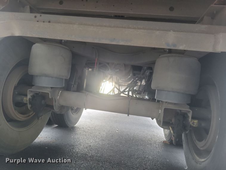 image for item DQ3667 2005 Utility  3000R refrigerated van trailer