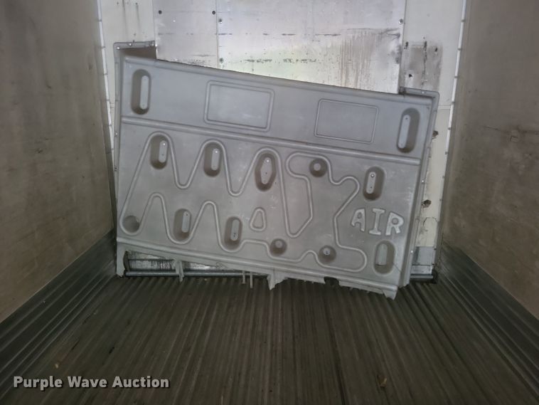 image for item DQ3667 2005 Utility  3000R refrigerated van trailer