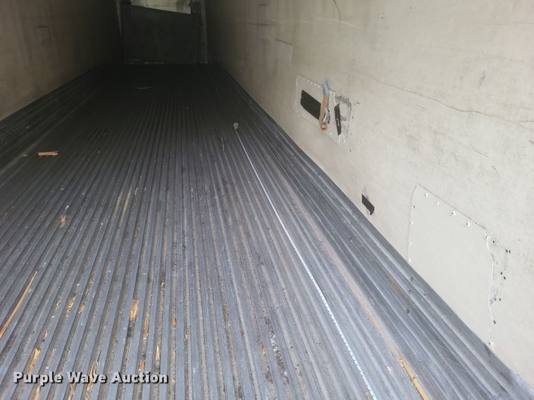 image for item DQ3667 2005 Utility  3000R refrigerated van trailer