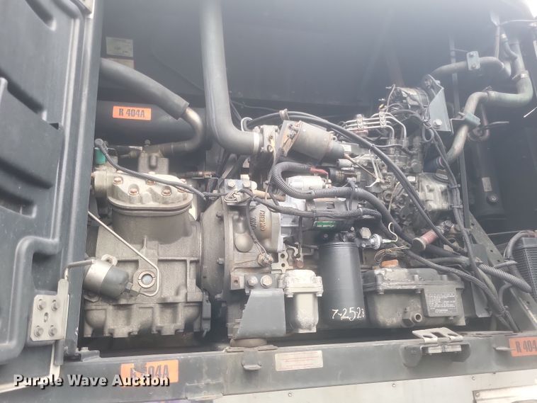 image for item DQ3667 2005 Utility  3000R refrigerated van trailer