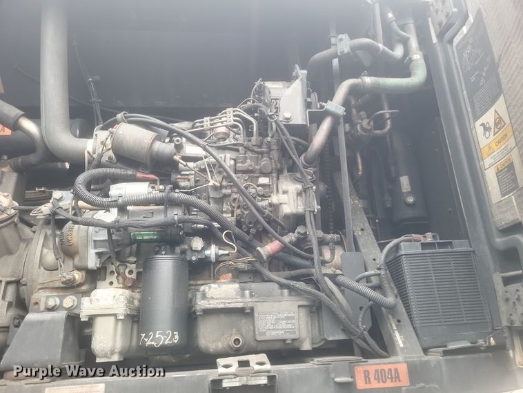 image for item DQ3667 2005 Utility  3000R refrigerated van trailer