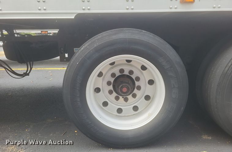 image for item DQ3667 2005 Utility  3000R refrigerated van trailer