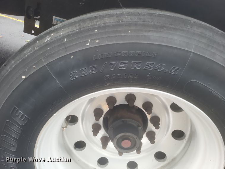 image for item DQ3667 2005 Utility  3000R refrigerated van trailer