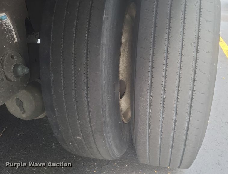 image for item DQ3667 2005 Utility  3000R refrigerated van trailer