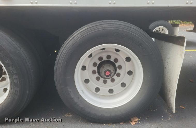 image for item DQ3667 2005 Utility  3000R refrigerated van trailer