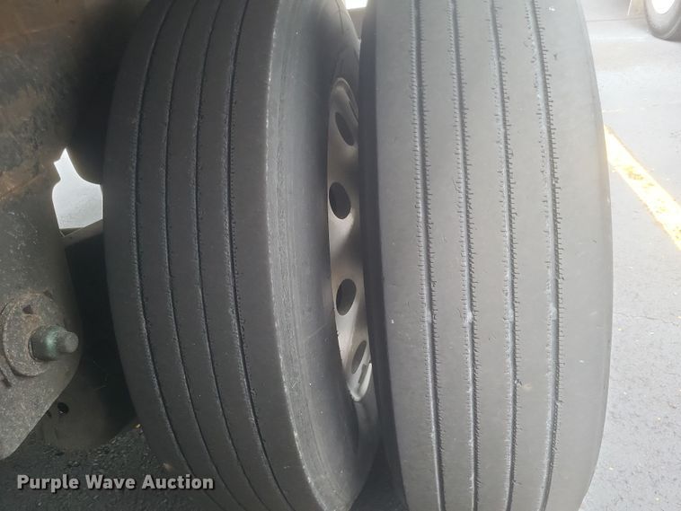 image for item DQ3667 2005 Utility  3000R refrigerated van trailer