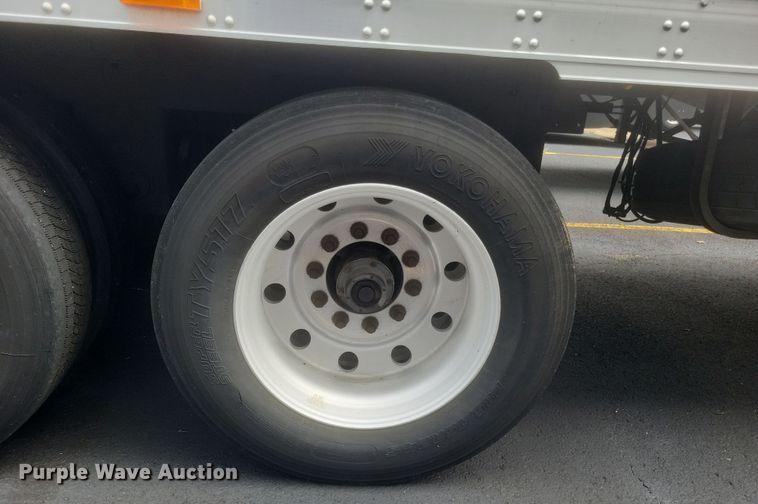 image for item DQ3667 2005 Utility  3000R refrigerated van trailer