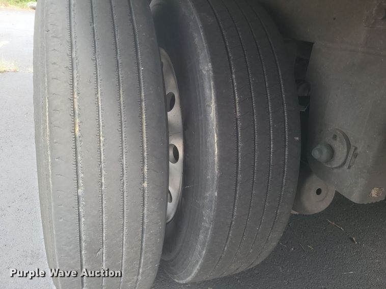 image for item DQ3667 2005 Utility  3000R refrigerated van trailer