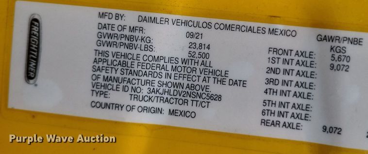 image for item DQ3685 2022 Freightliner  Cascadia 126 semi truck