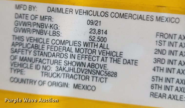 image for item DQ3685 2022 Freightliner  Cascadia 126 semi truck