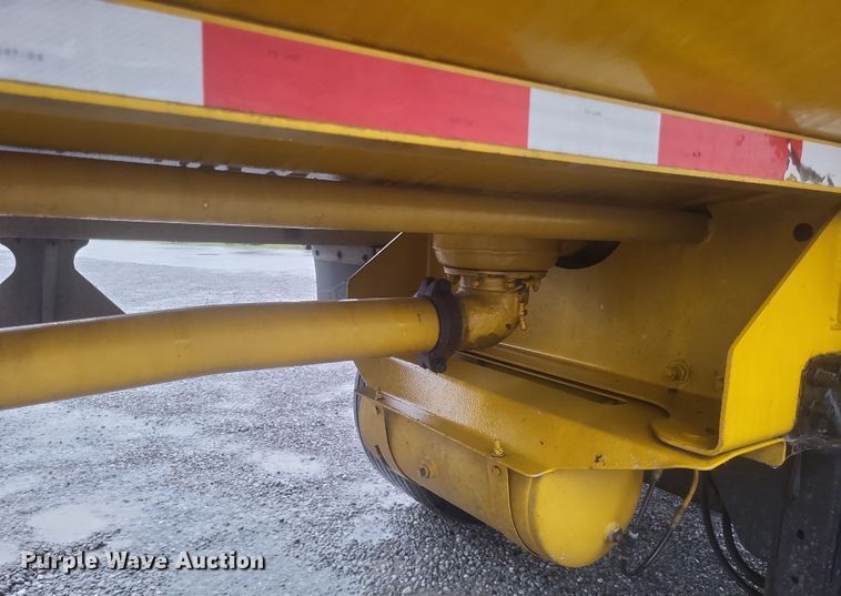 image for item DQ3686 2007 Beall BAST-96-3-SB tank trailer