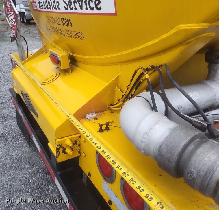 image for item DQ3686 2007 Beall BAST-96-3-SB tank trailer