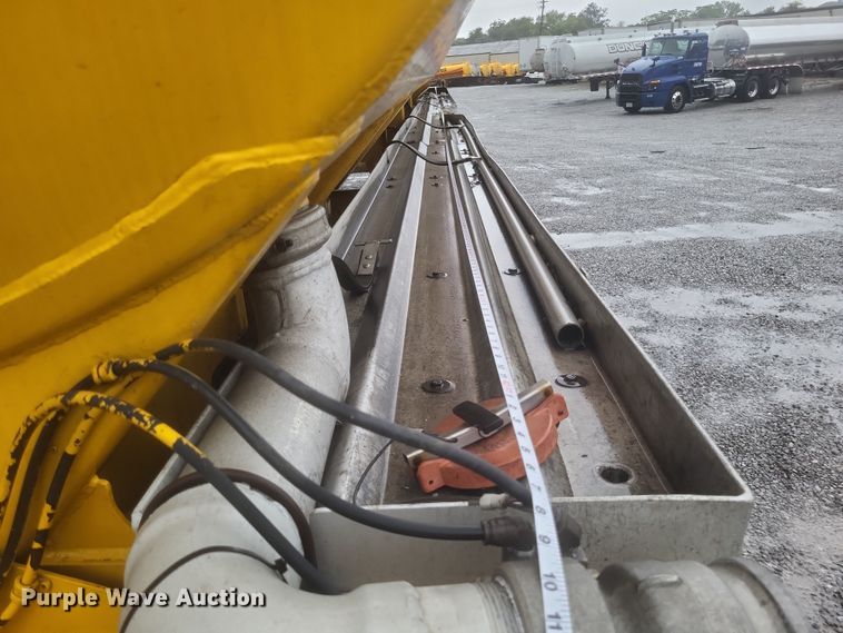 image for item DQ3686 2007 Beall BAST-96-3-SB tank trailer