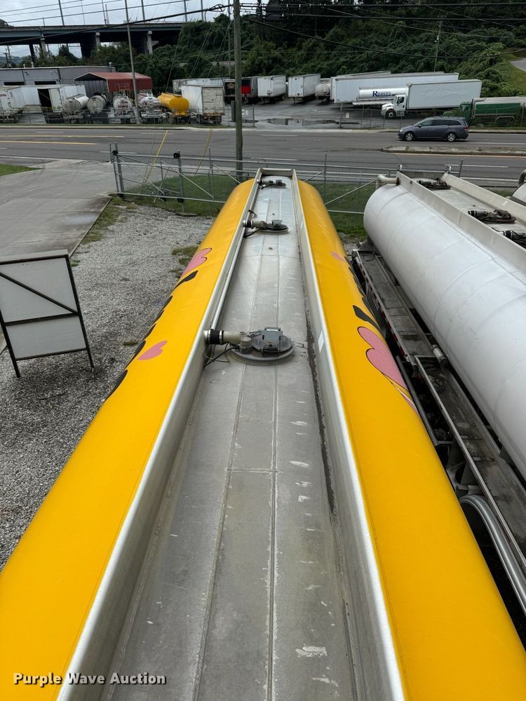 image for item DQ3686 2007 Beall BAST-96-3-SB tank trailer