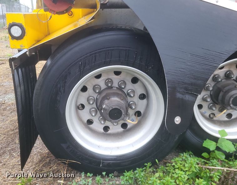 image for item DQ3687 2019 MACLTT ASE-9500-2S-406 tank trailer