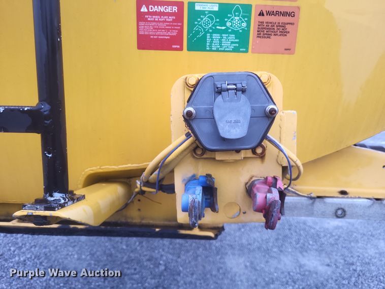 image for item DQ3688 1996 Beall BAST-95-3-SB tank trailer