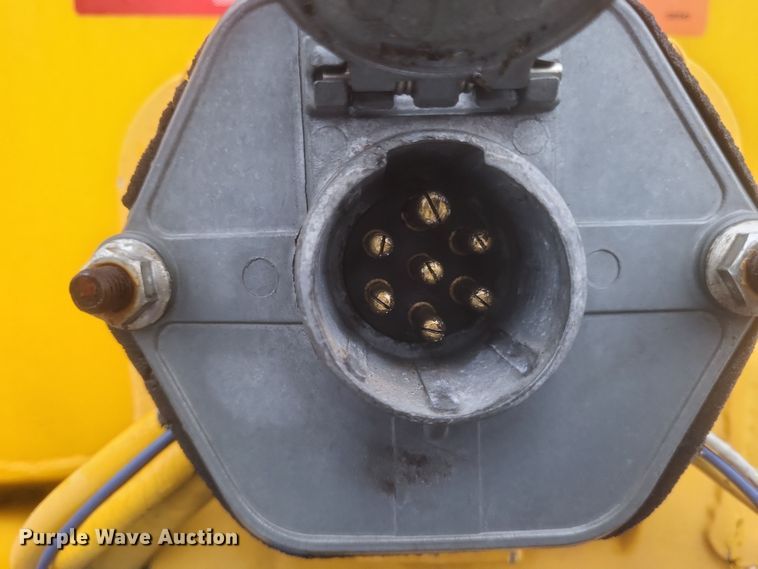 image for item DQ3688 1996 Beall BAST-95-3-SB tank trailer