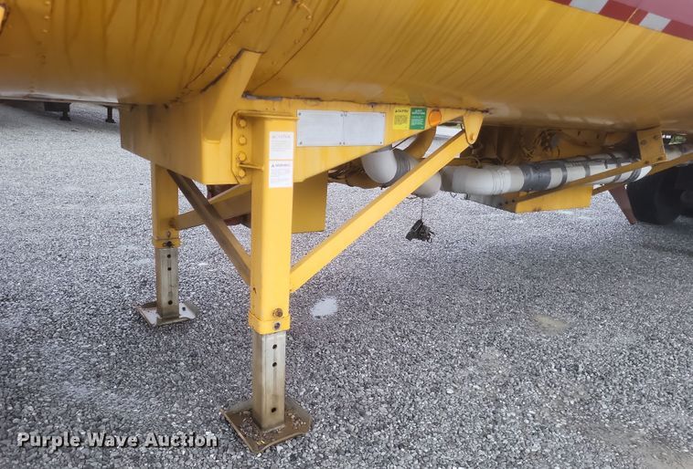 image for item DQ3688 1996 Beall BAST-95-3-SB tank trailer