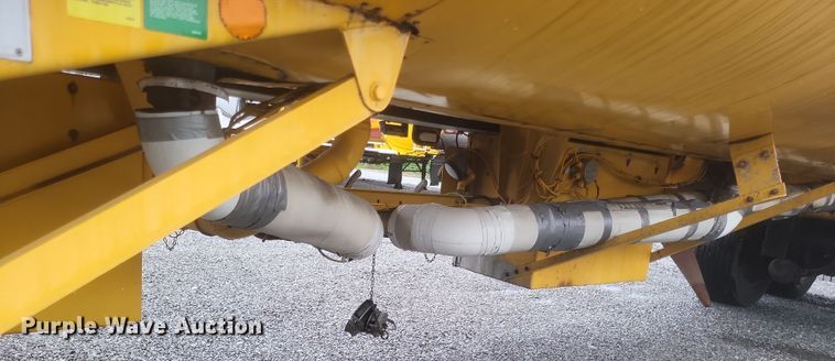 image for item DQ3688 1996 Beall BAST-95-3-SB tank trailer