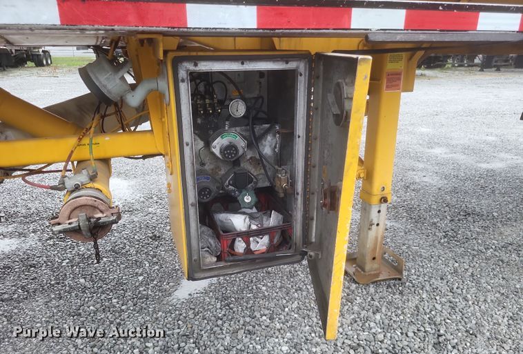 image for item DQ3688 1996 Beall BAST-95-3-SB tank trailer