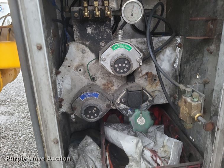 image for item DQ3688 1996 Beall BAST-95-3-SB tank trailer