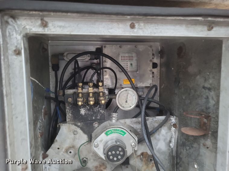 image for item DQ3688 1996 Beall BAST-95-3-SB tank trailer