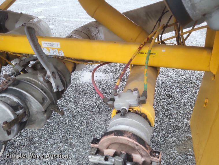 image for item DQ3688 1996 Beall BAST-95-3-SB tank trailer