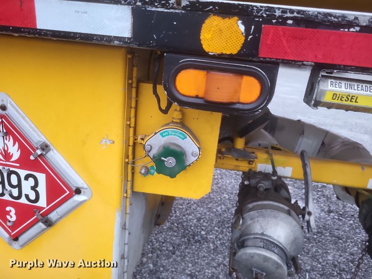 image for item DQ3688 1996 Beall BAST-95-3-SB tank trailer