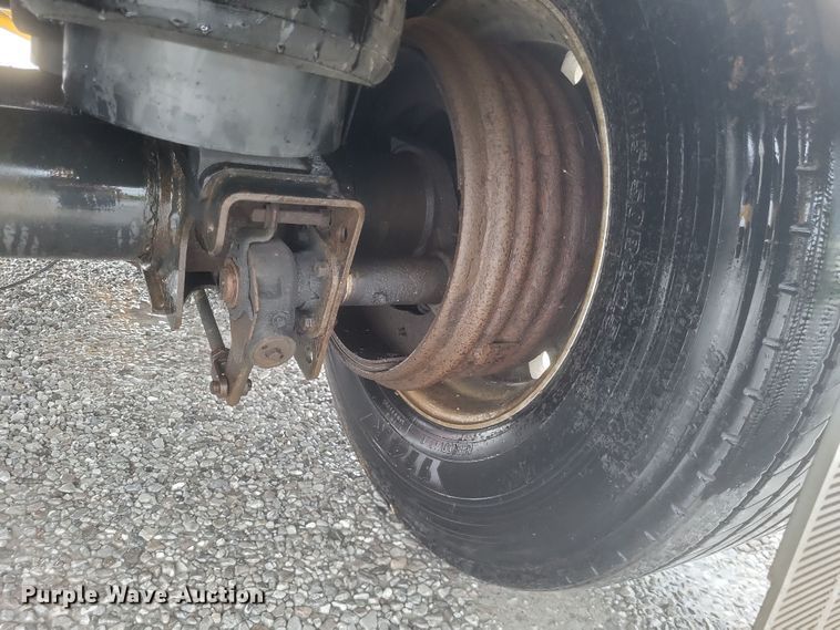 image for item DQ3688 1996 Beall BAST-95-3-SB tank trailer