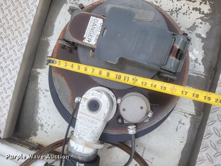 image for item DQ3688 1996 Beall BAST-95-3-SB tank trailer