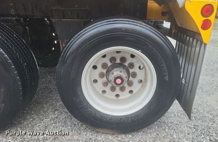 image for item DQ3688 1996 Beall BAST-95-3-SB tank trailer