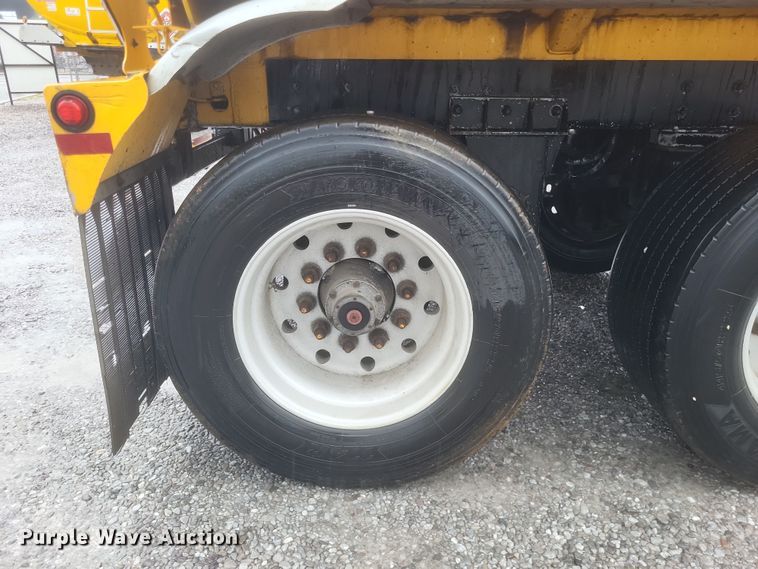 image for item DQ3688 1996 Beall BAST-95-3-SB tank trailer