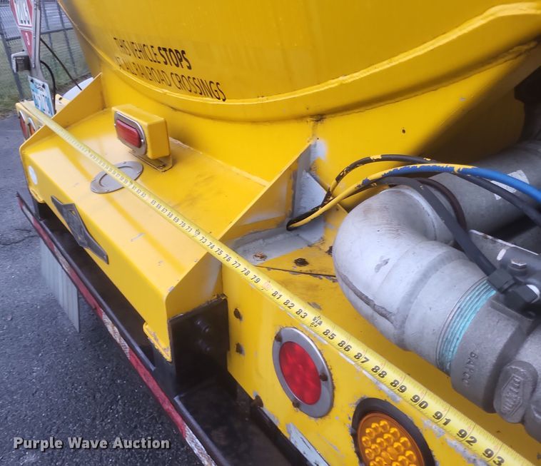 image for item DQ3689 2007 Beall BAST-96-3-SB tank trailer