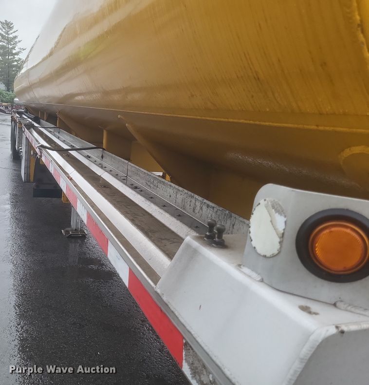 image for item DQ3689 2007 Beall BAST-96-3-SB tank trailer