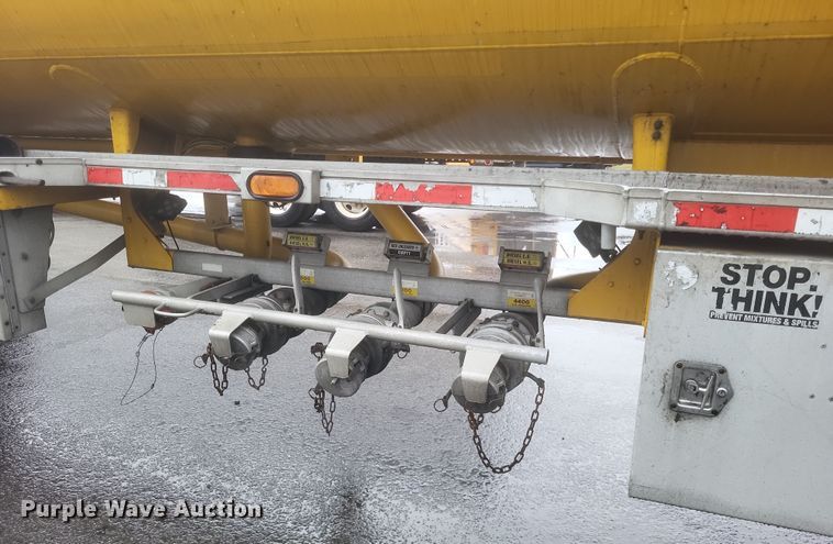 image for item DQ3689 2007 Beall BAST-96-3-SB tank trailer