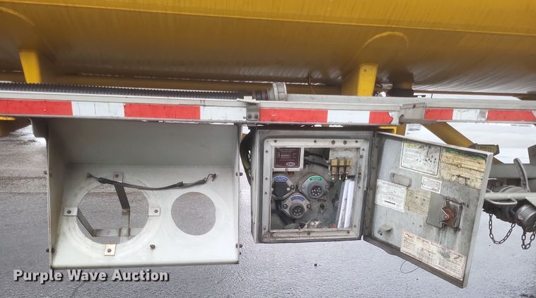 image for item DQ3689 2007 Beall BAST-96-3-SB tank trailer