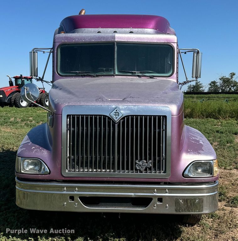 image for item DQ6843 1997 International  9200 Eagle semi truck