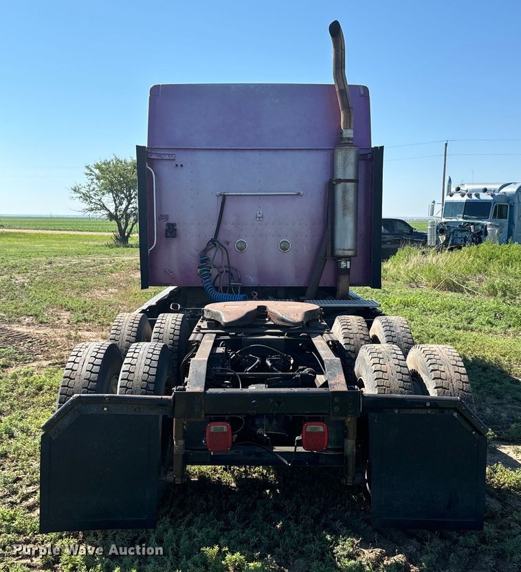 image for item DQ6843 1997 International  9200 Eagle semi truck