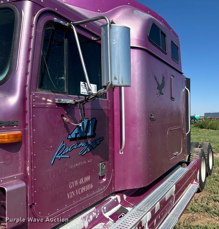 image for item DQ6843 1997 International  9200 Eagle semi truck