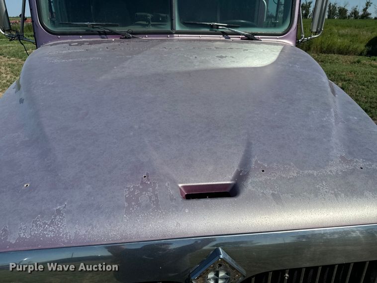 image for item DQ6843 1997 International  9200 Eagle semi truck