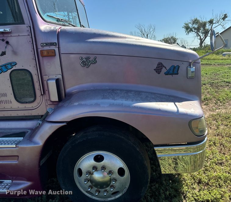 image for item DQ6843 1997 International  9200 Eagle semi truck