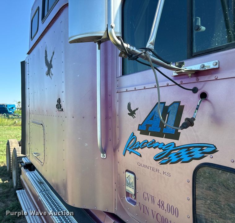 image for item DQ6843 1997 International  9200 Eagle semi truck