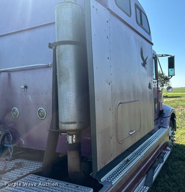 image for item DQ6843 1997 International  9200 Eagle semi truck