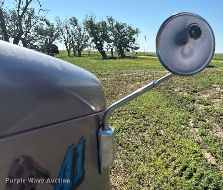 image for item DQ6843 1997 International  9200 Eagle semi truck