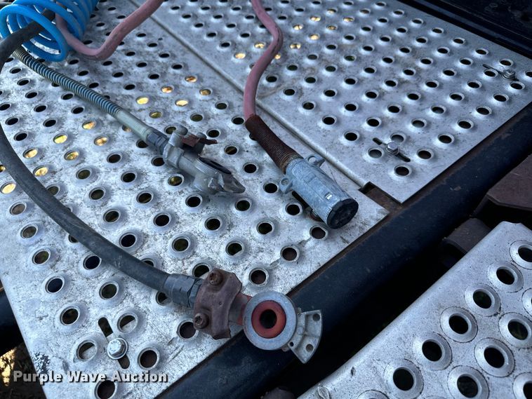 image for item DQ6843 1997 International  9200 Eagle semi truck